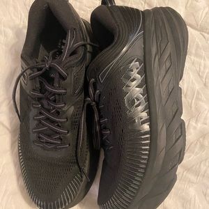 Barely worn Hoka One size 7wide. Really comfortable